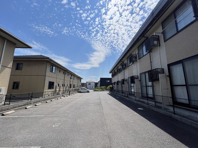 レオパレスＣｒａｎｅＣｒａｎｅ 駐車場