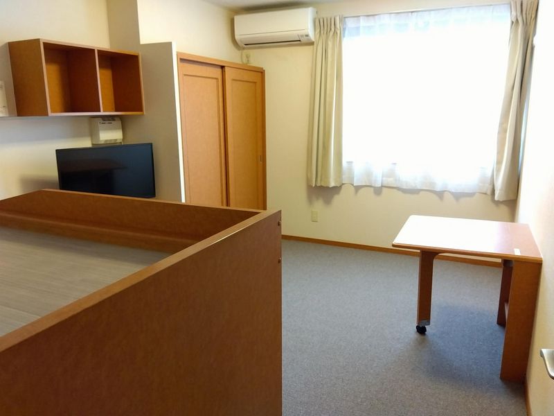 レオパレス中央町 居間