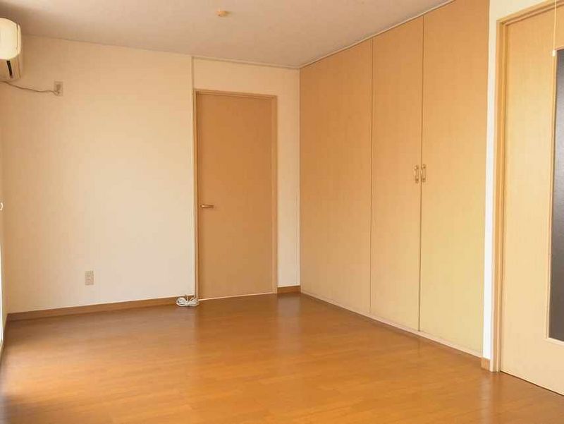 レオパレスセリティー湘南 居間