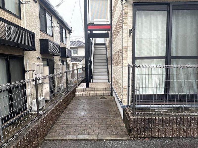 レオパレスノースアイランド エントランス