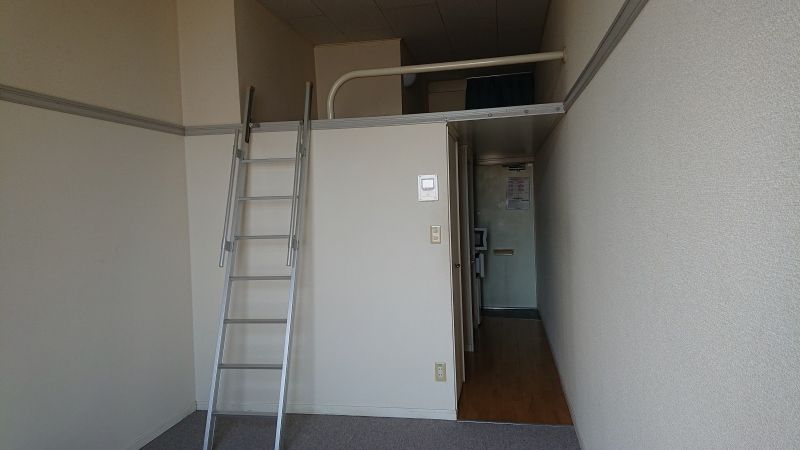 レオパレスコスモス 居間