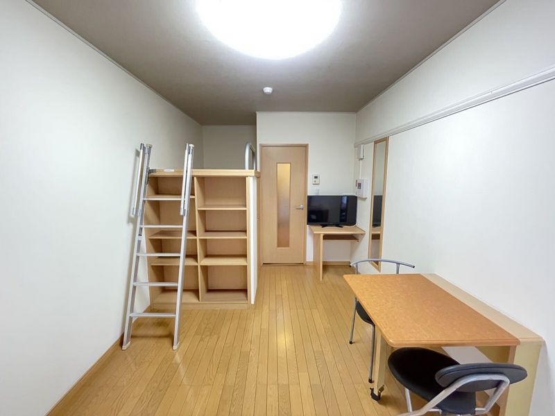 レオパレステルヌーラ彦根 居間