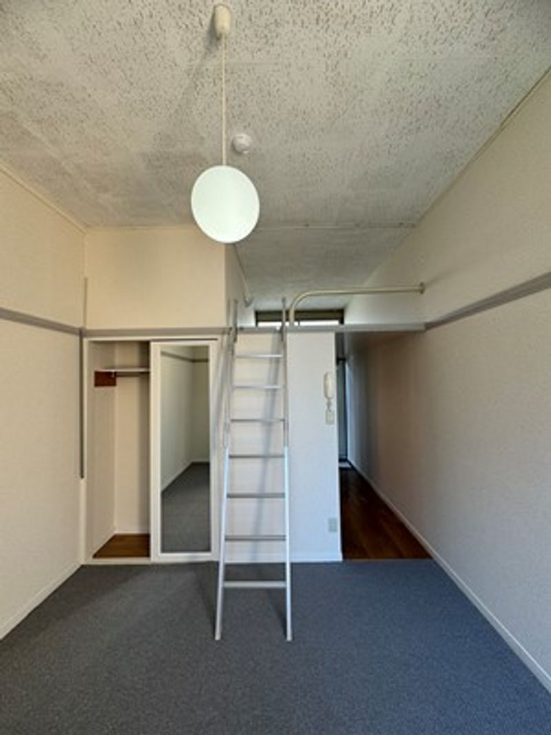 レオパレスルミエール 居間