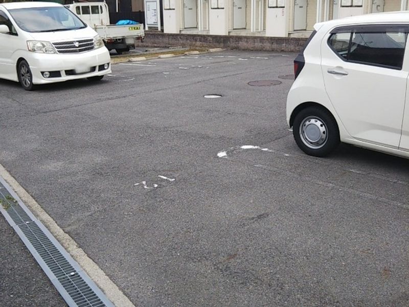 レオパレス千音寺 駐車場