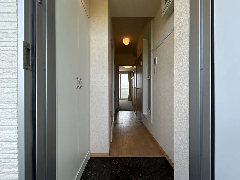 レオパレスルチェンテ 玄関