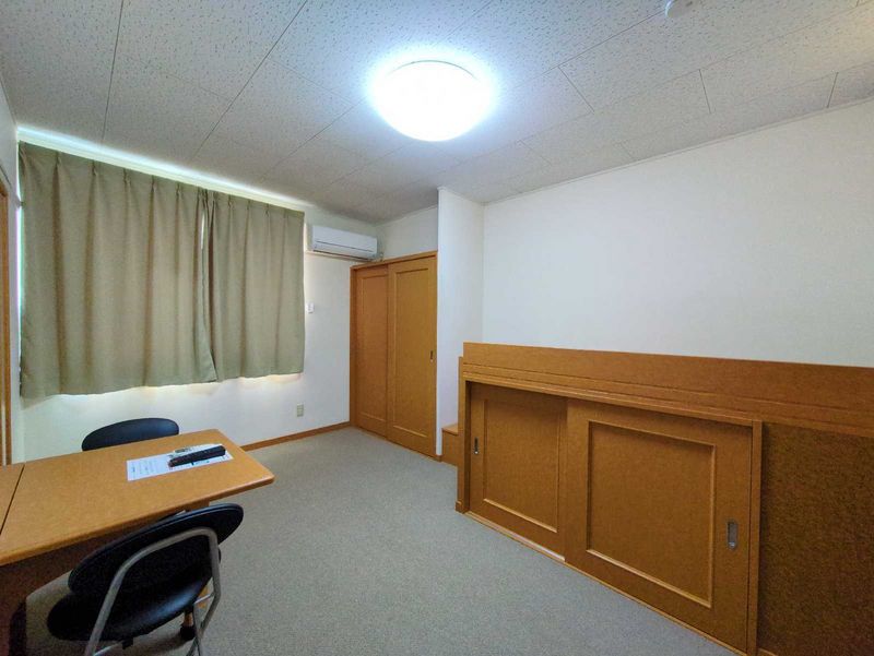 レオパレスエメラルド 居間