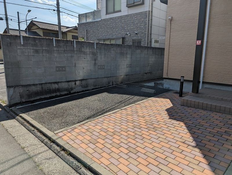 レオパレスシャイニー甲府 駐車場