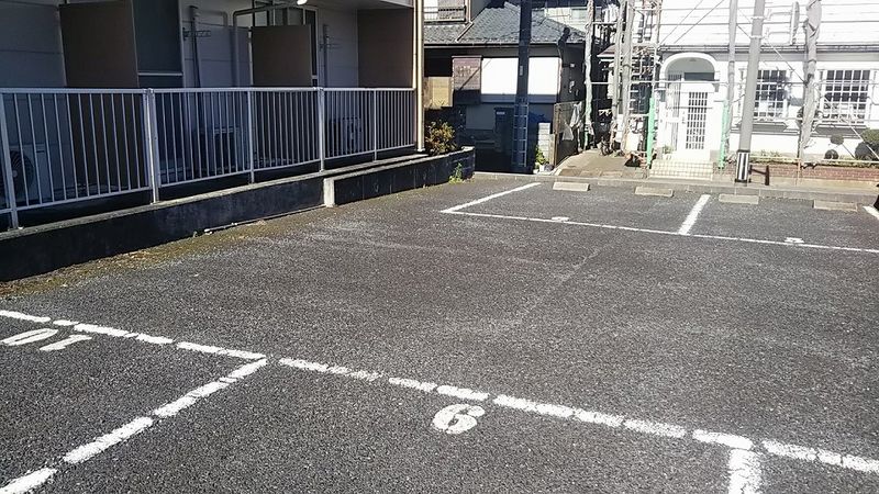 レオパレスドミール大和 駐車場