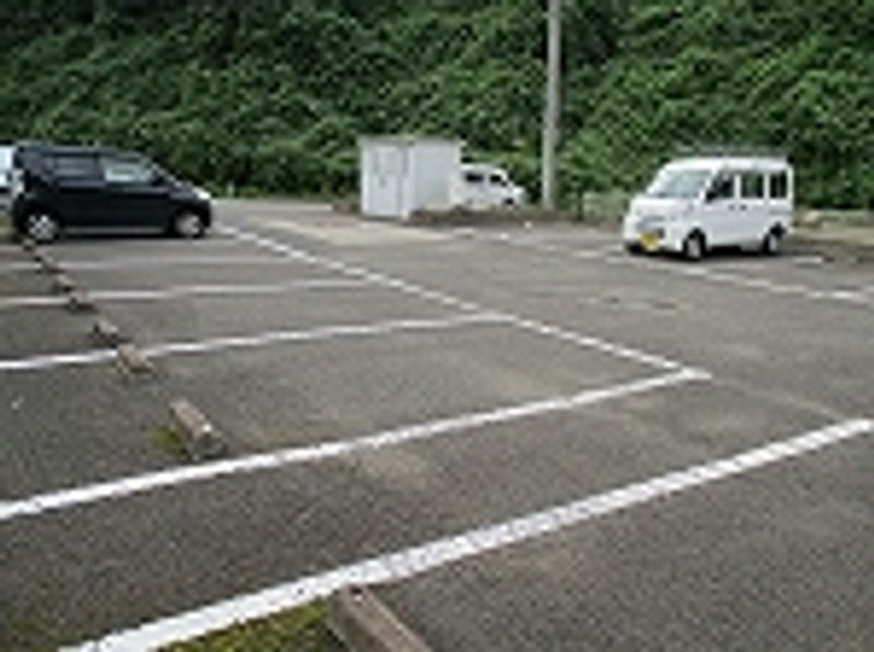 レオパレスＷｈｉｔｅｏａｋ１６ 駐車場