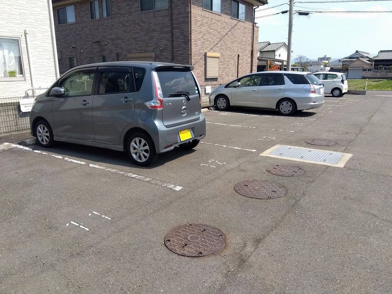 レオパレス南 駐車場