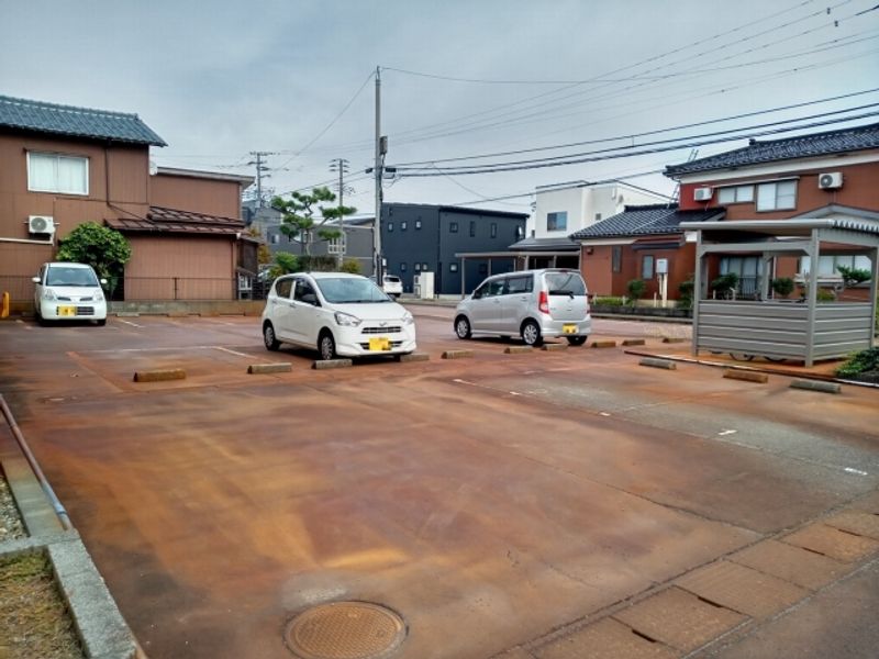 レオパレスエクレール 駐車場