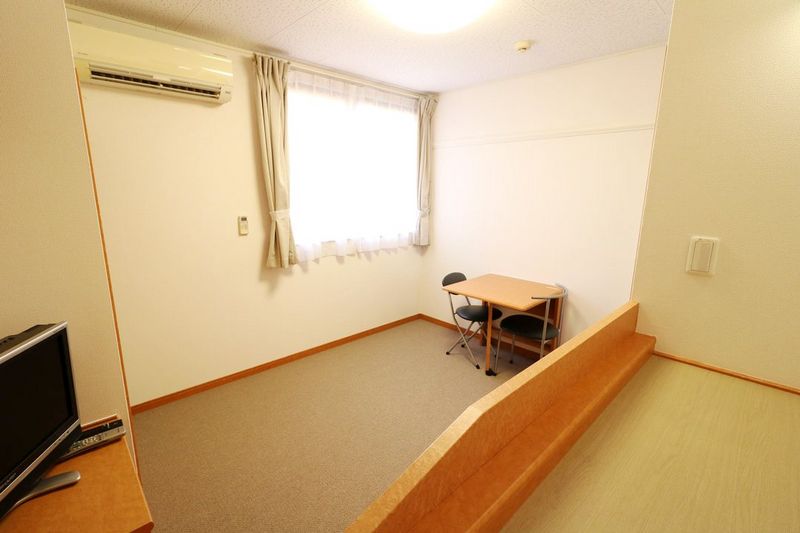 レオパレス松陽 居間