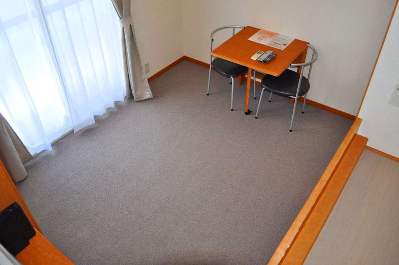 レオパレスウグイス 居間