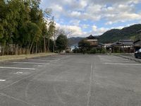 レオパレス西京 駐車場