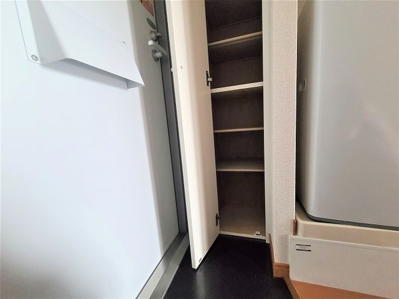 レオパレスなのはな 玄関