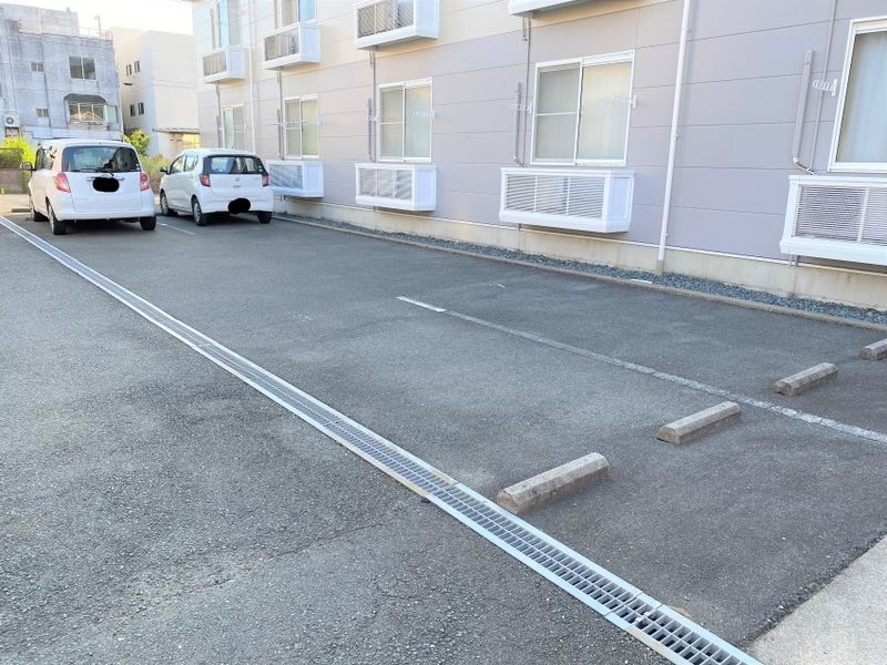 レオパレスカーサ　ビアンカ 駐車場