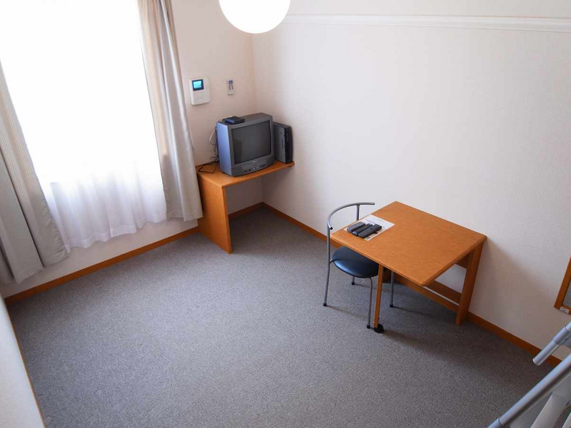 レオパレス池の郷 居間