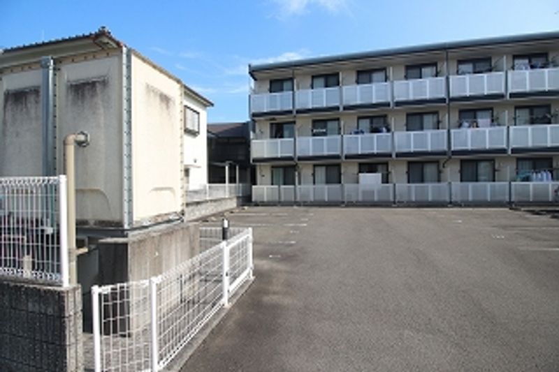 レオパレス松山インターⅡ 駐車場
