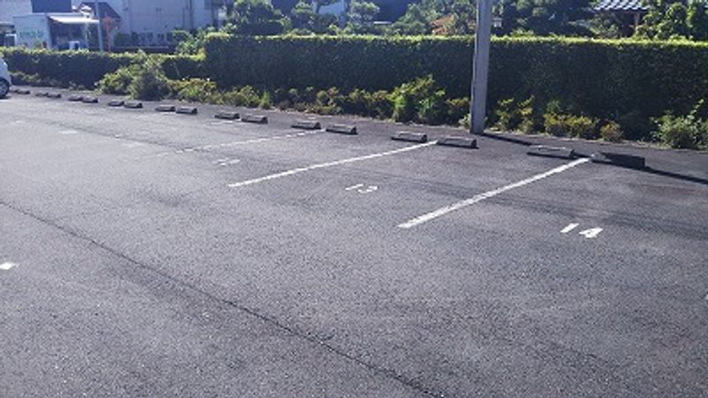 レオパレス三園平 駐車場