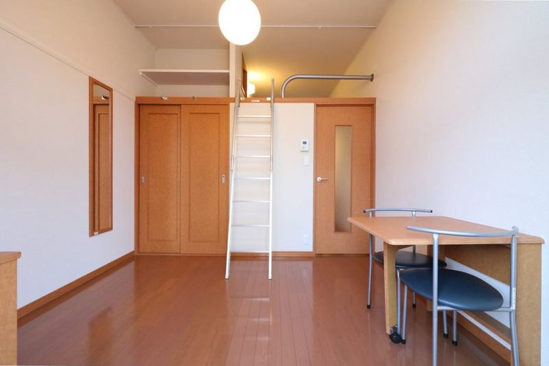 レオパレスＫ＆ＫⅢ 居間