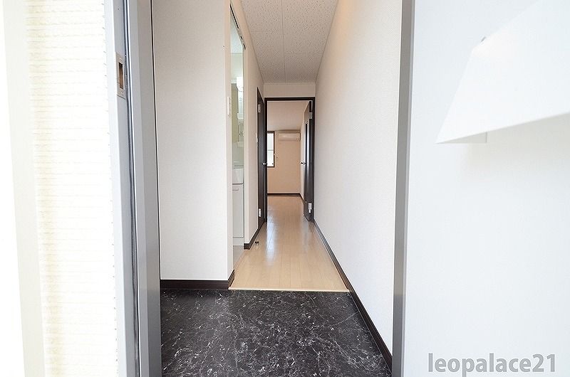 レオネクスト西浦 玄関