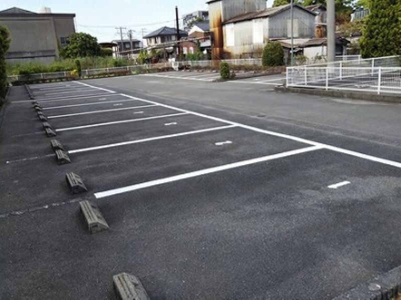 レオパレスウイロウ 駐車場