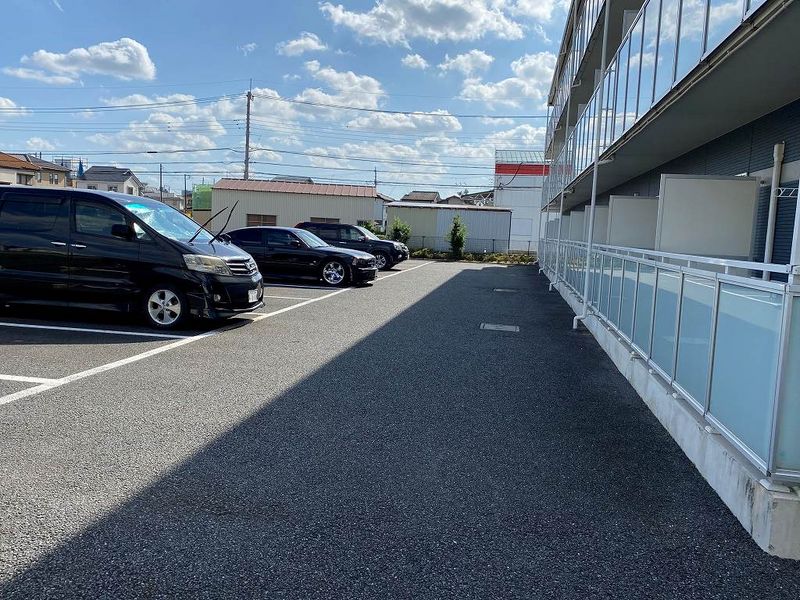 レオネクストカロータ 駐車場
