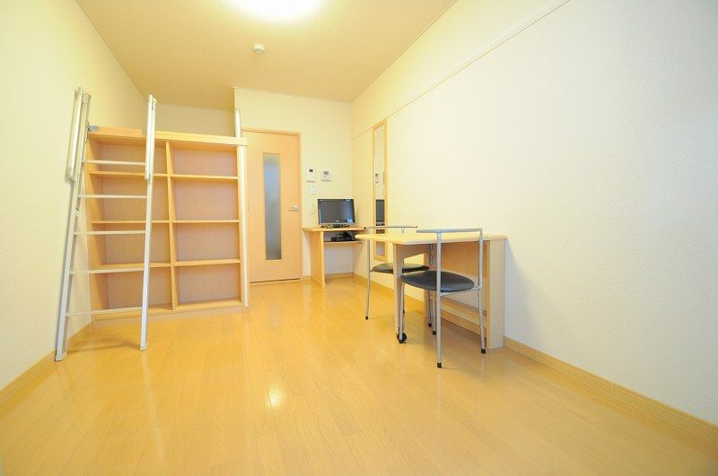 レオパレスチャタロー 居間