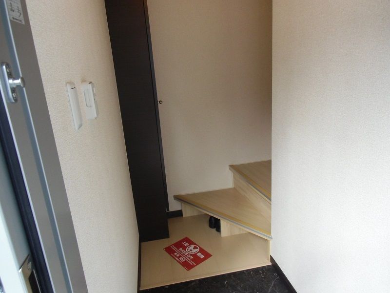 レオネクスト輝 玄関