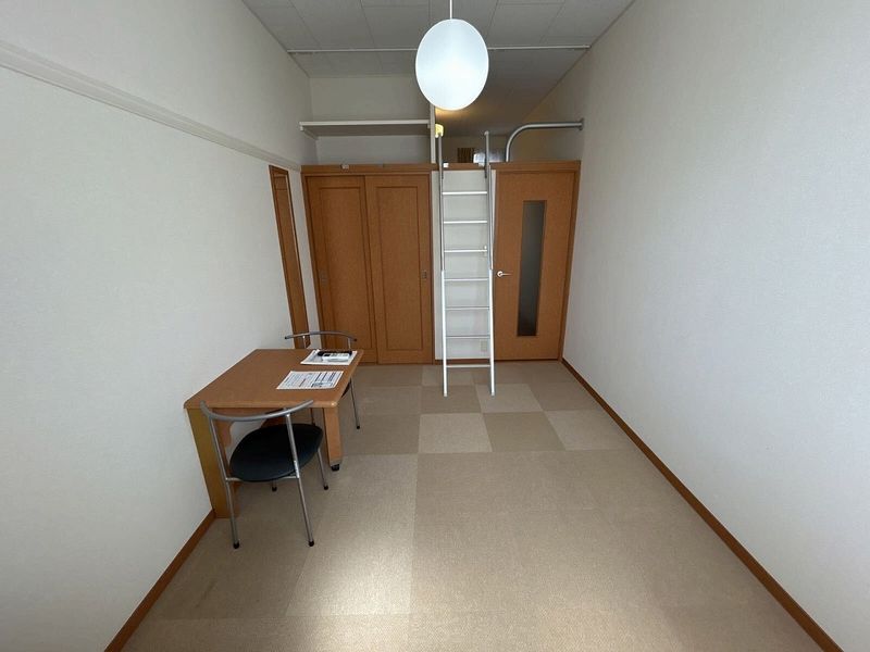 レオパレスマロン 居間