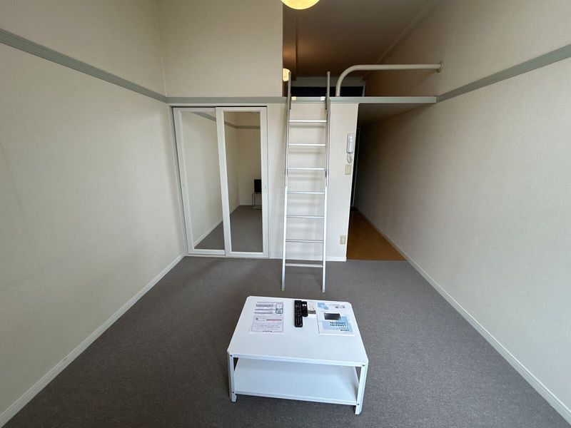 レオパレスコメット 居間