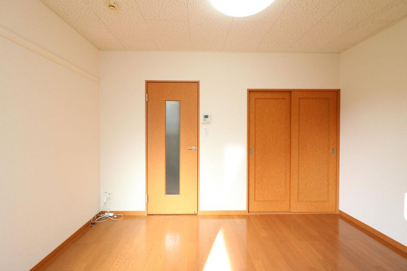 レオパレス西陣 居間