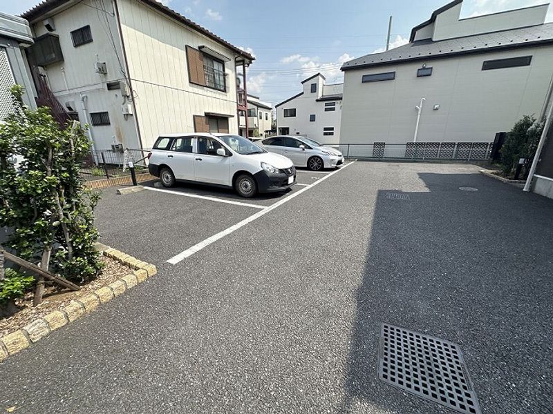 レオネクストヴィラ駒井 駐車場
