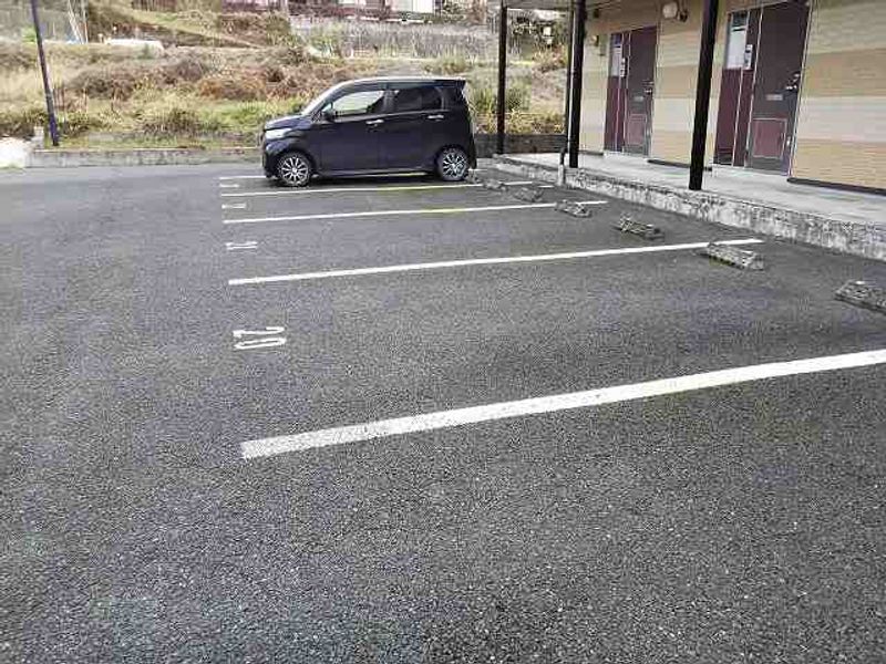 レオパレスオレンジハウス山鹿 駐車場