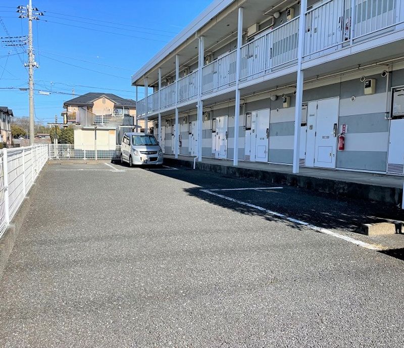 レオパレスエントピアホープ 駐車場