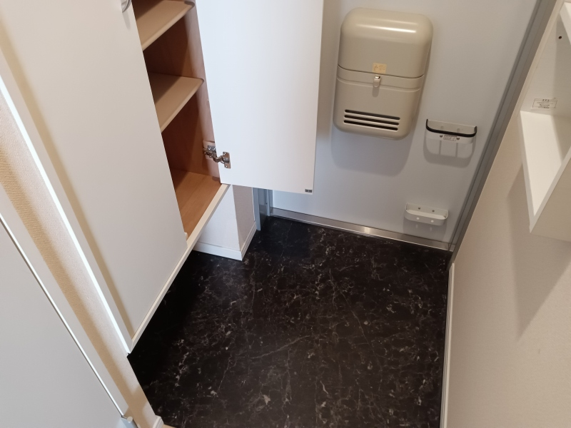 レオネクストＮＡＫＡＪＩＭＡ 玄関