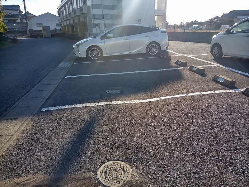 レオパレス花咲 駐車場
