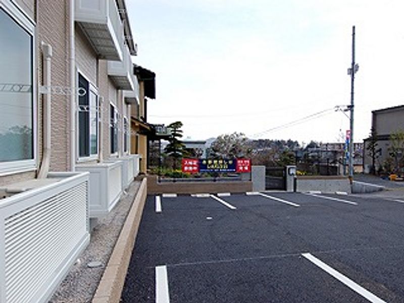 レオパレス万葉の里 駐車場