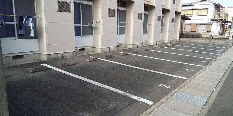 レオパレスかわらや 駐車場