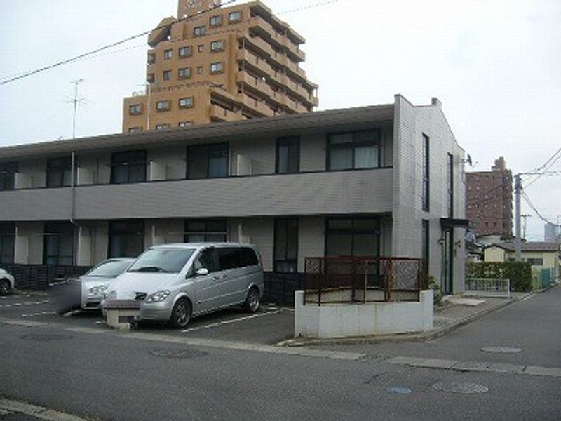 レオパレス長者 駐車場