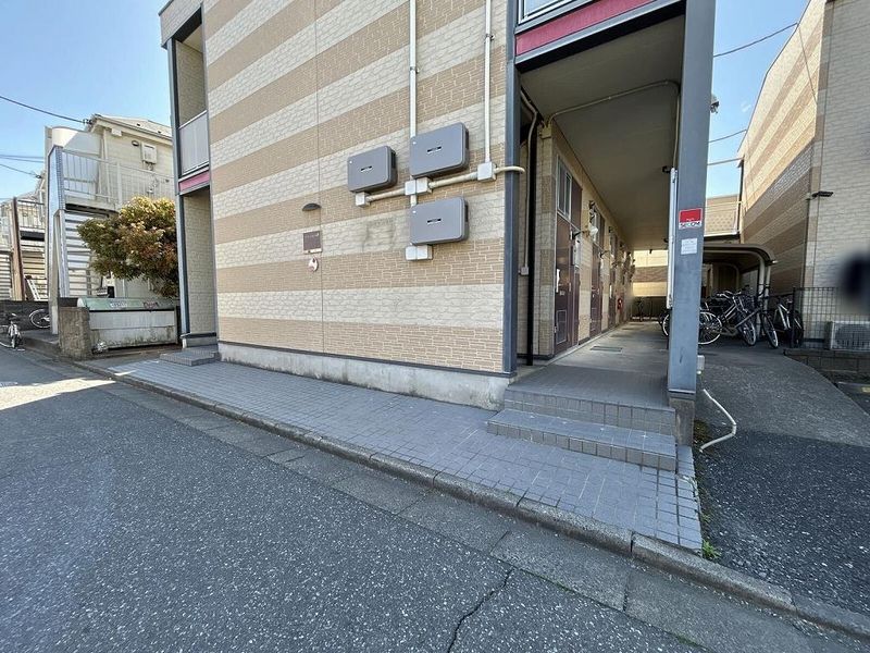レオパレスパオ エントランス