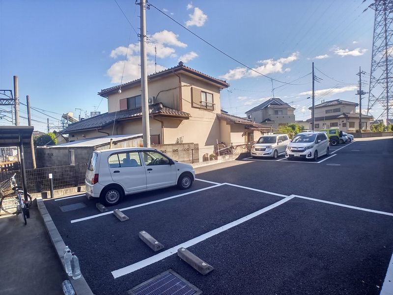レオネクストヒルサイドテラス参 駐車場
