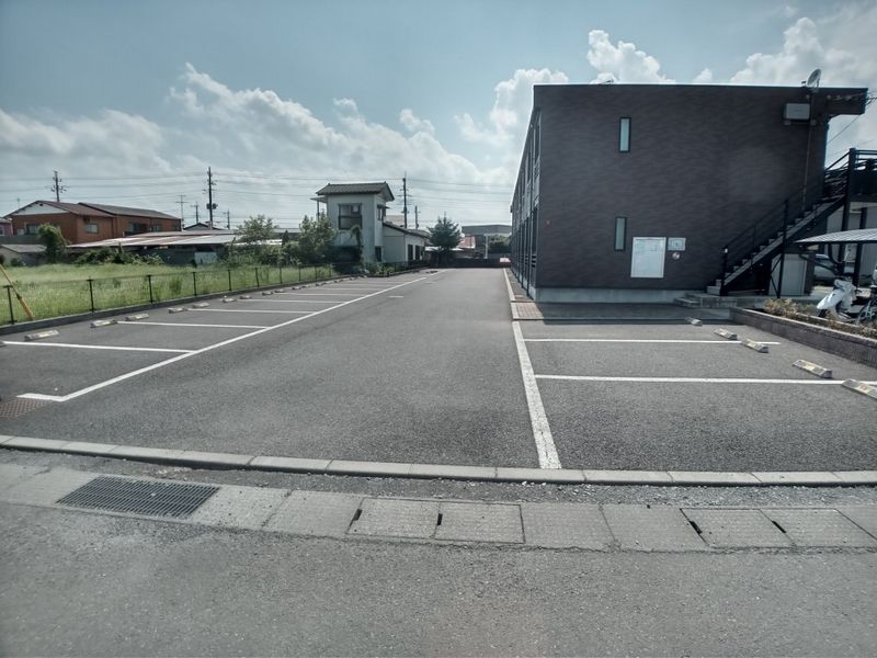 レオネクストパトリ 駐車場