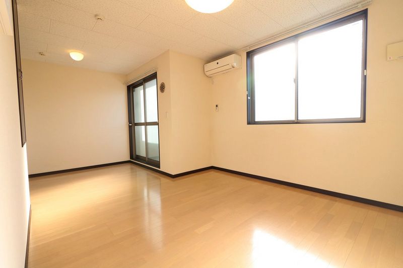レオネクストメゾン米原 居間