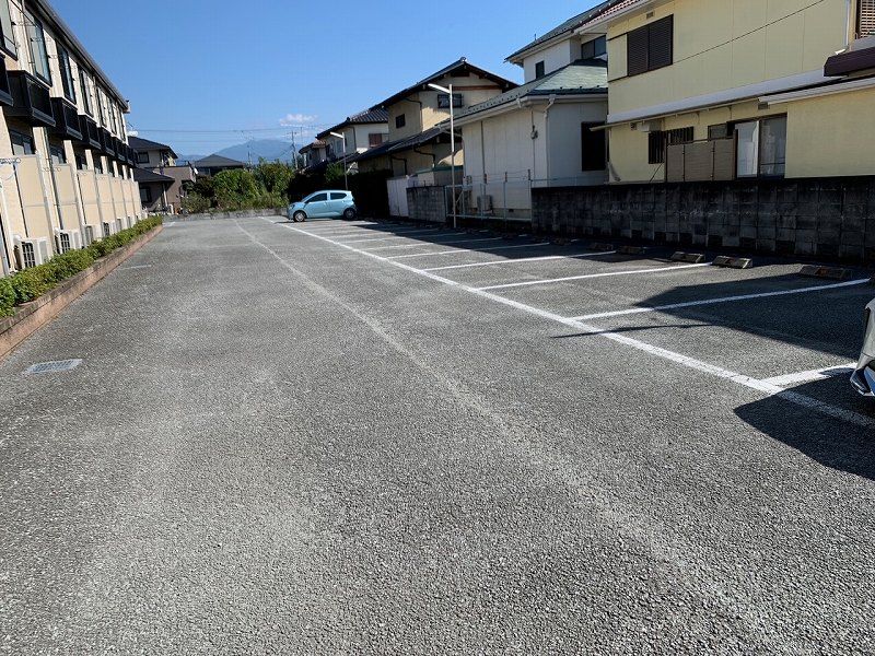 レオパレスＣＯＣＯＮ 駐車場
