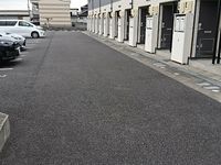 レオパレス華 駐車場
