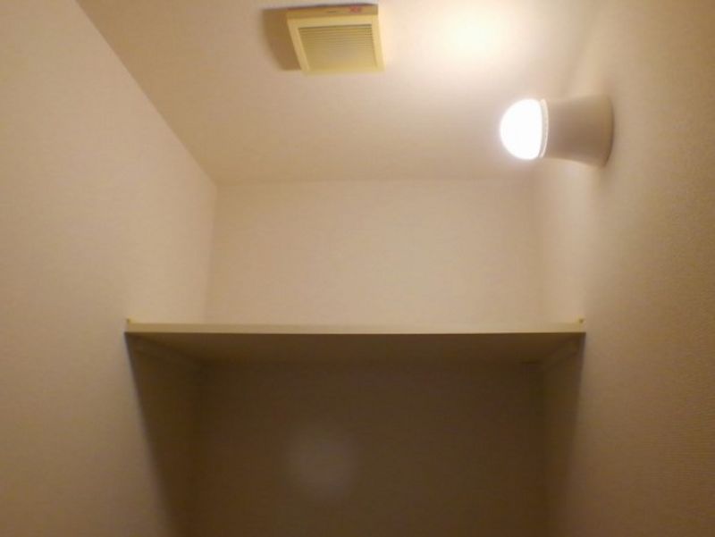 レオパレス高月 収納