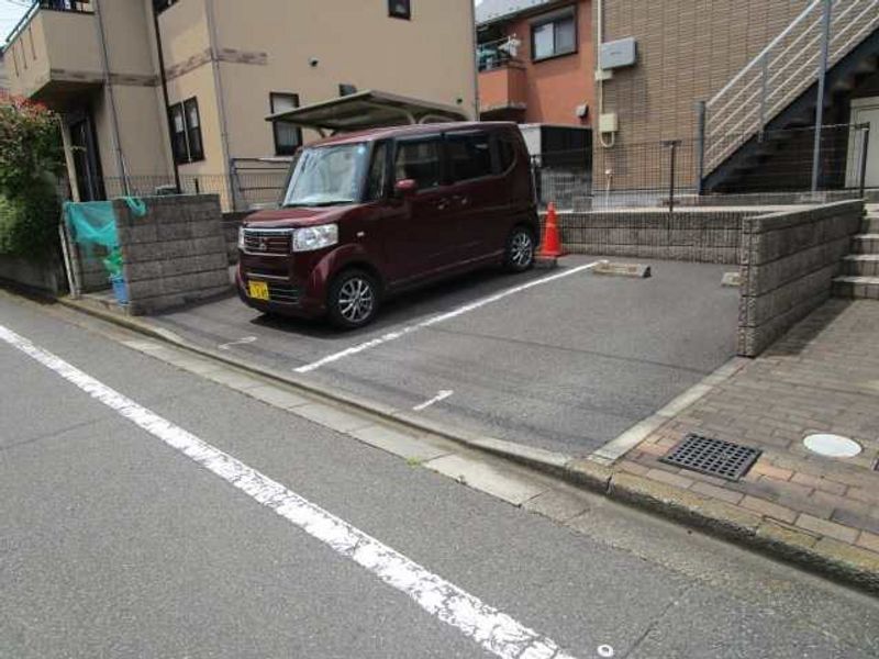レオパレスカーサ　カミニート 駐車場