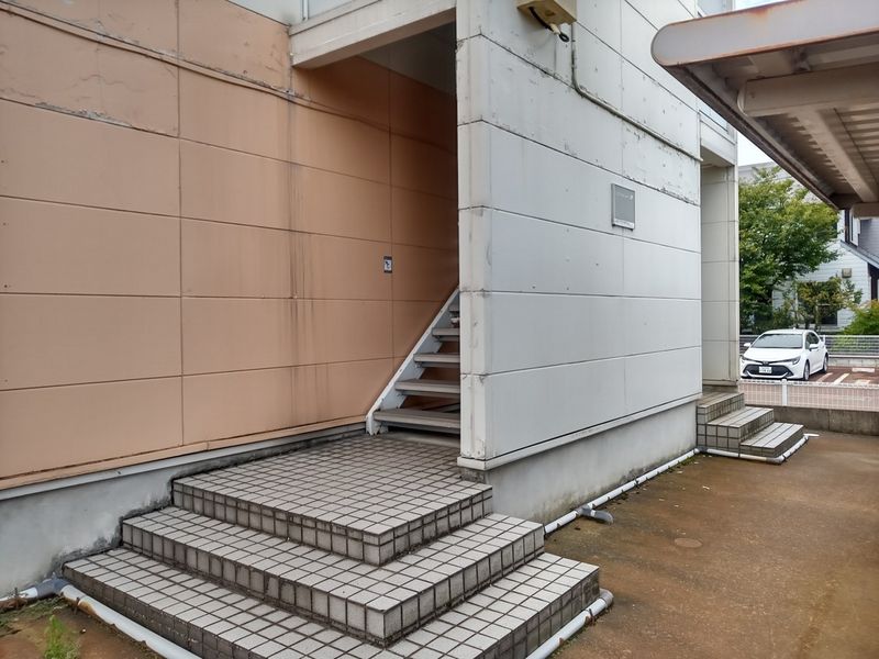 レオパレスルシファー エントランス