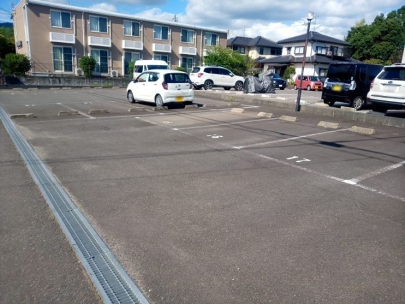 レオパレス国分寺 駐車場